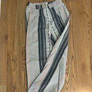 Mid rise, wide-leg, linen trouser pants